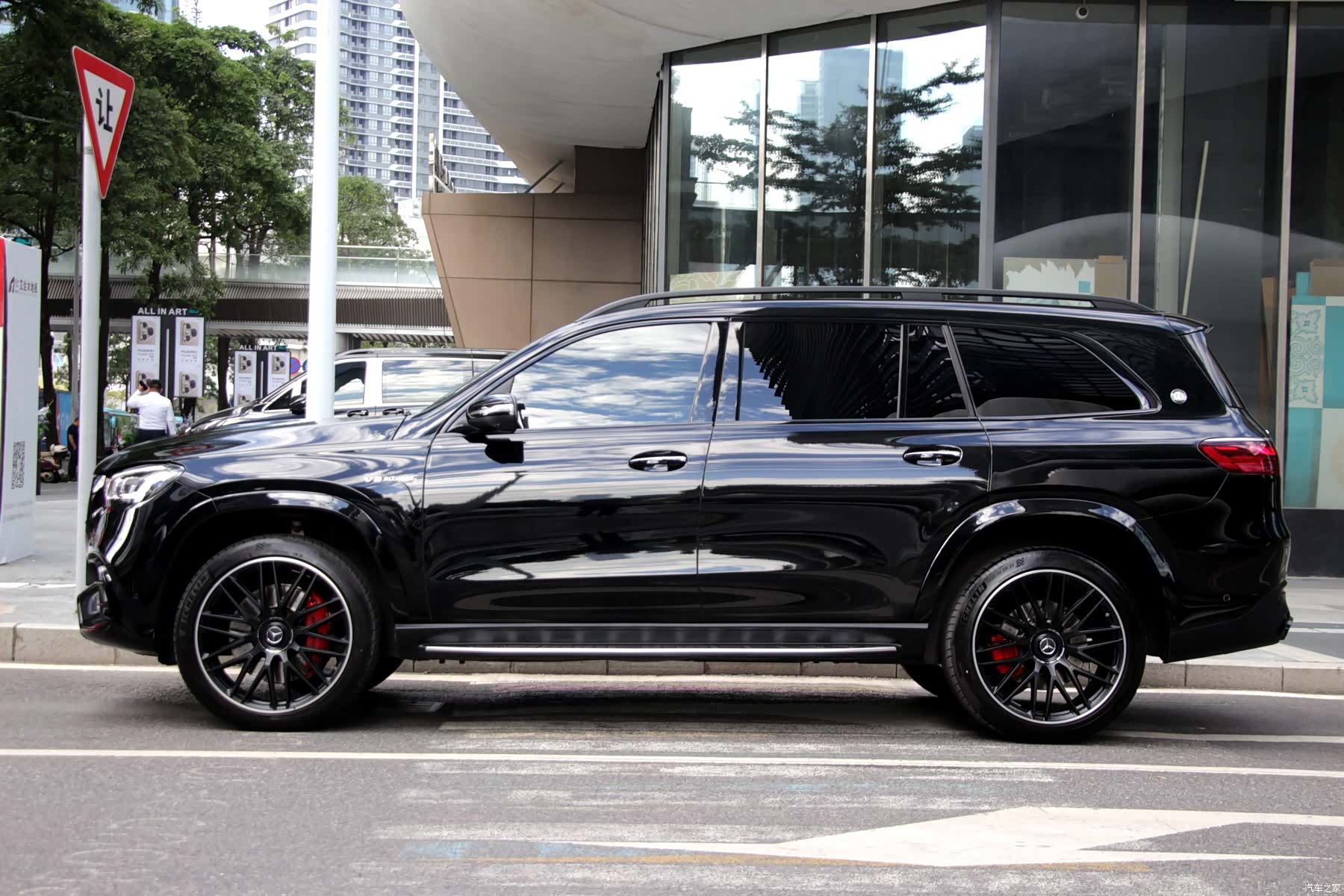 Mercedes-Benz GLS, 2024 3