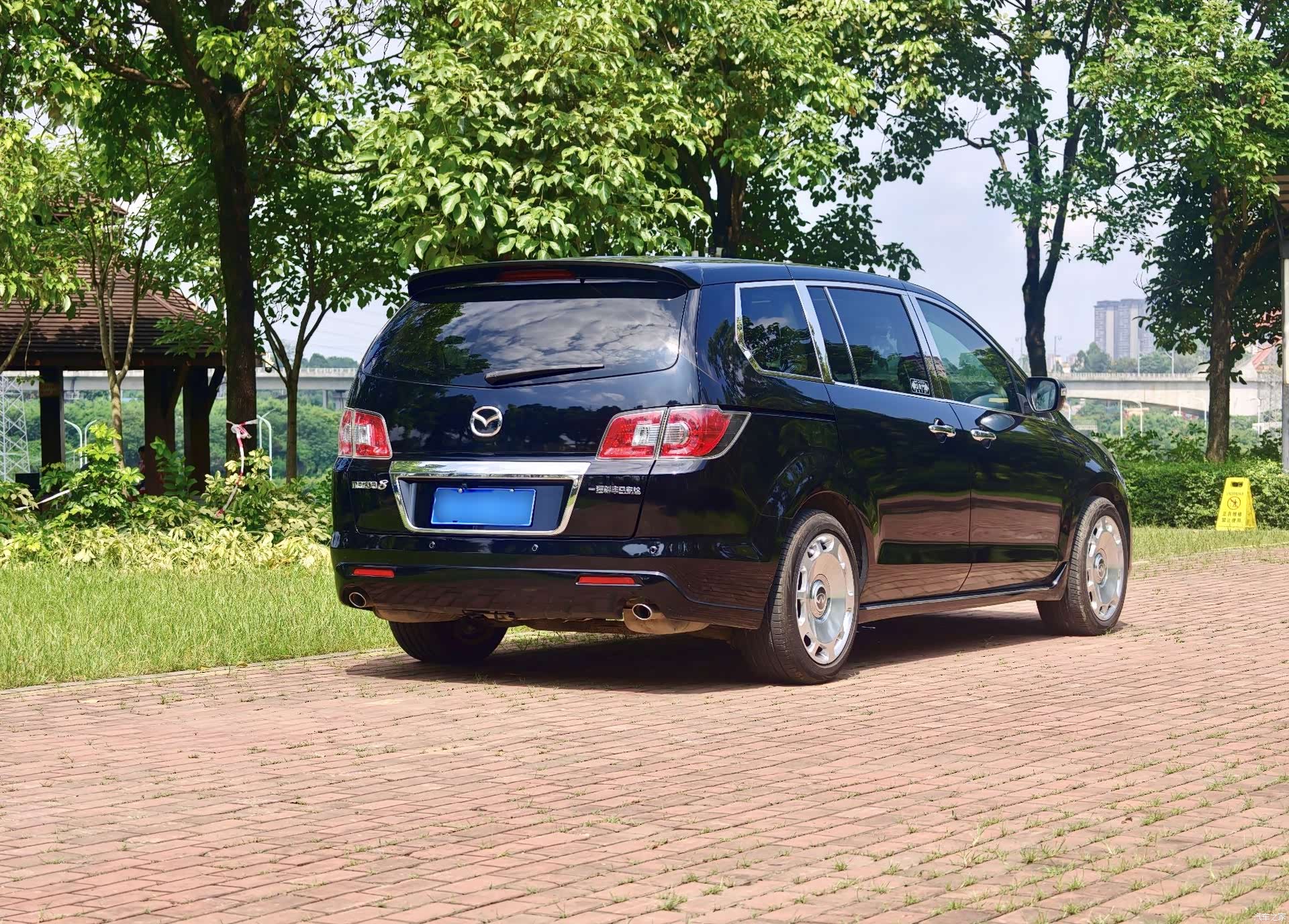 Mazda 8, 2013 16
