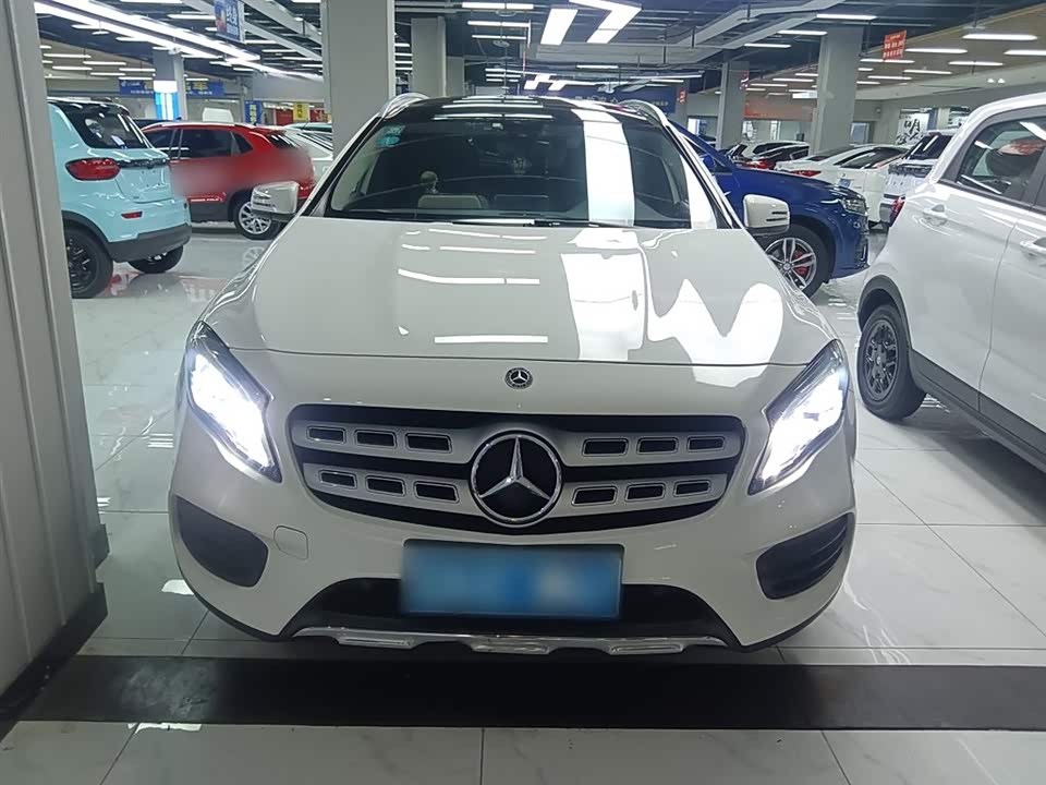 Mercedes-Benz GLA