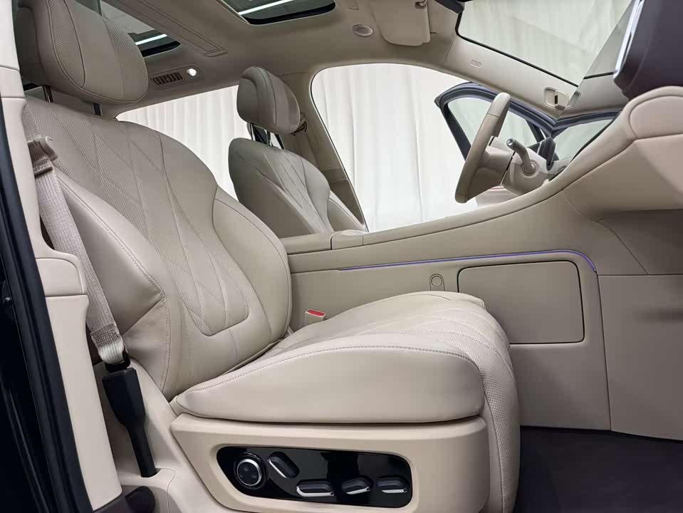 AITO Ask the world M9