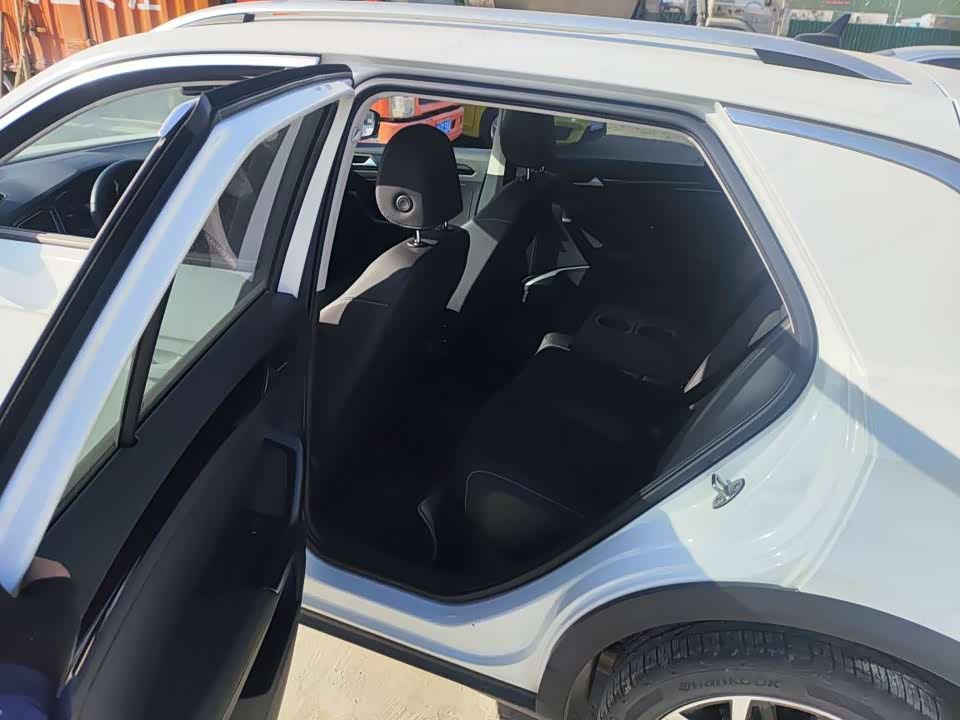 Volkswagen T-ROC exploring Songs