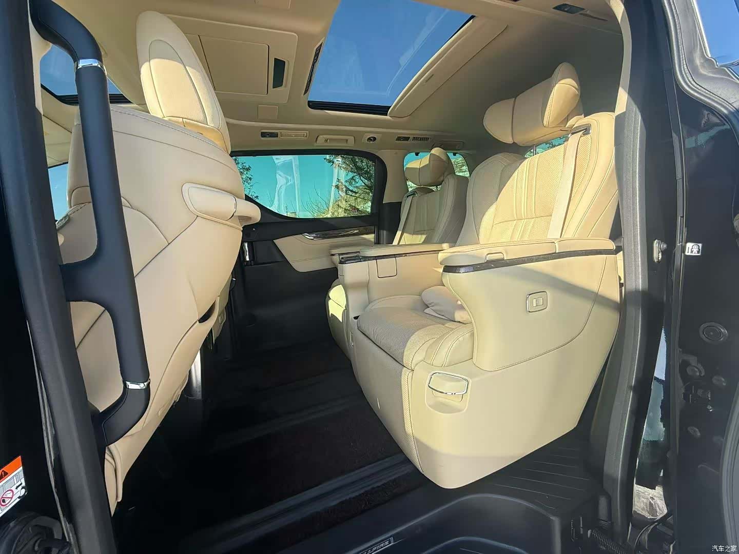 Toyota Vellfire, 2023 8