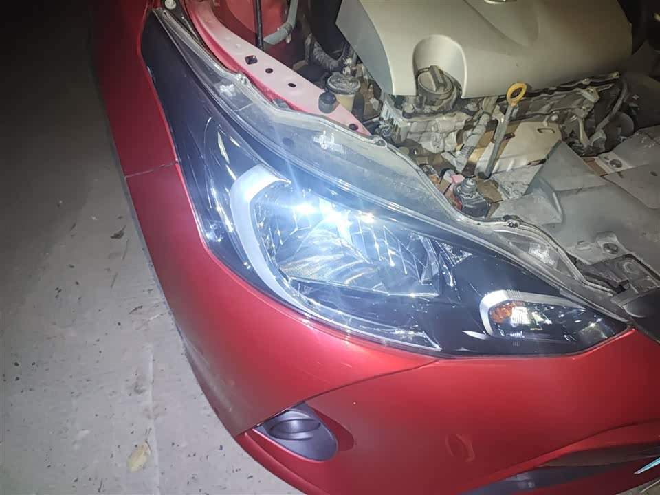 Toyota YARiS L to enjoy