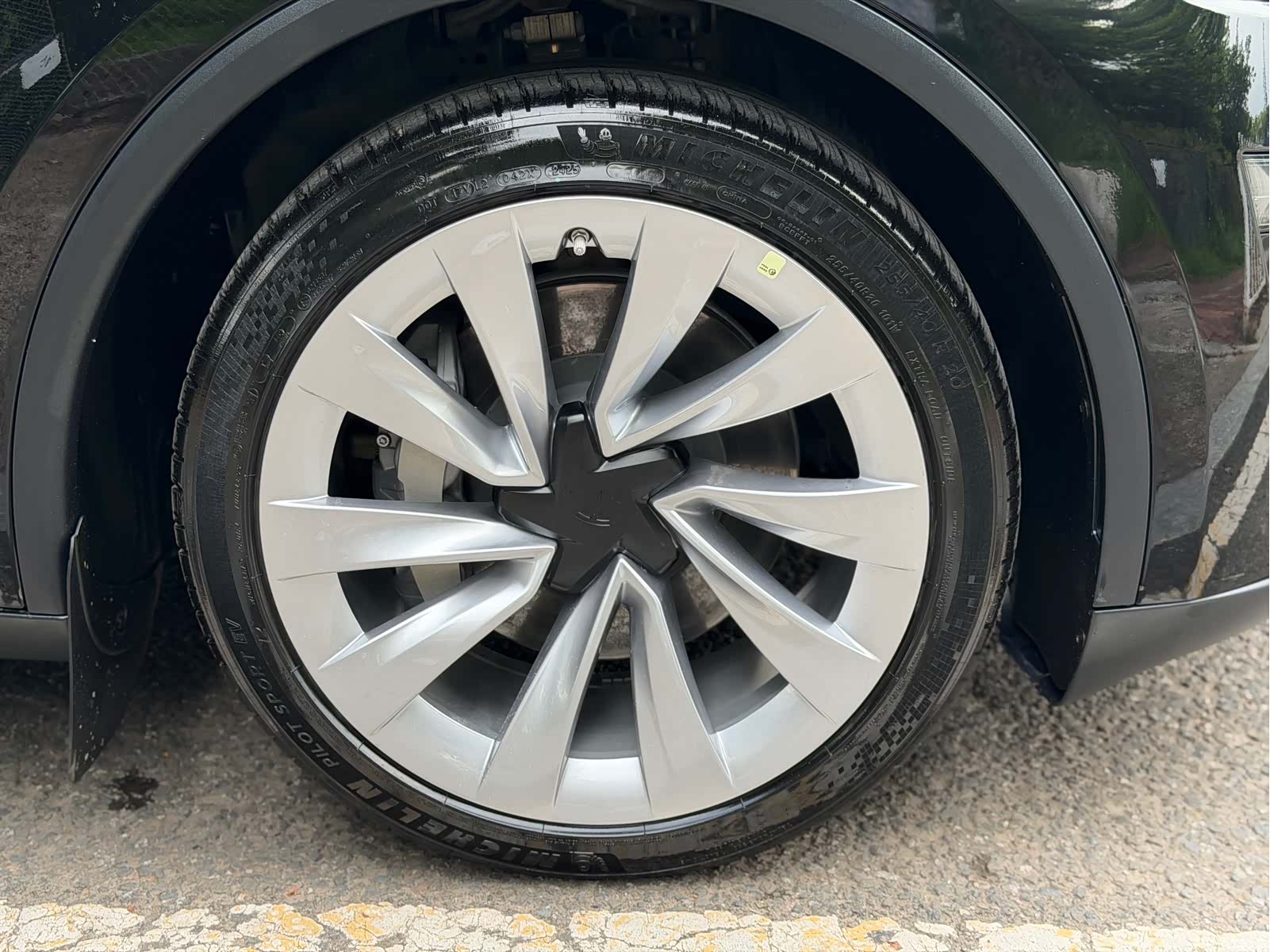 Tesla Model Y, 2025 4