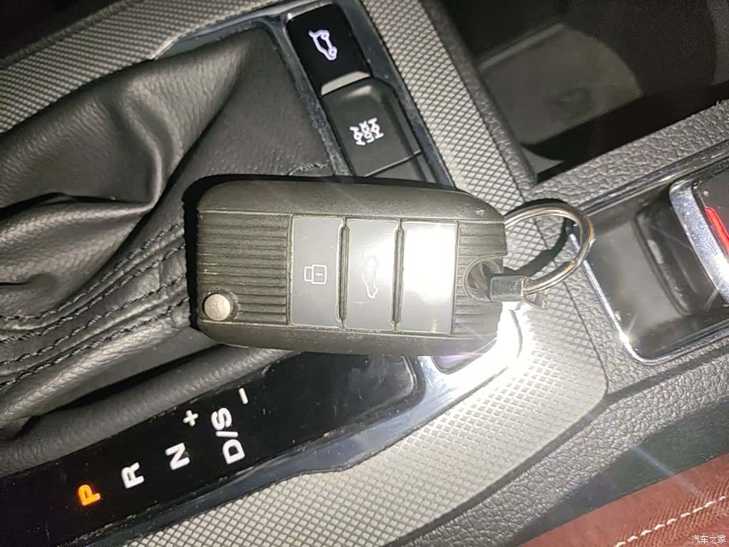 Roewe RX5, 2017 9