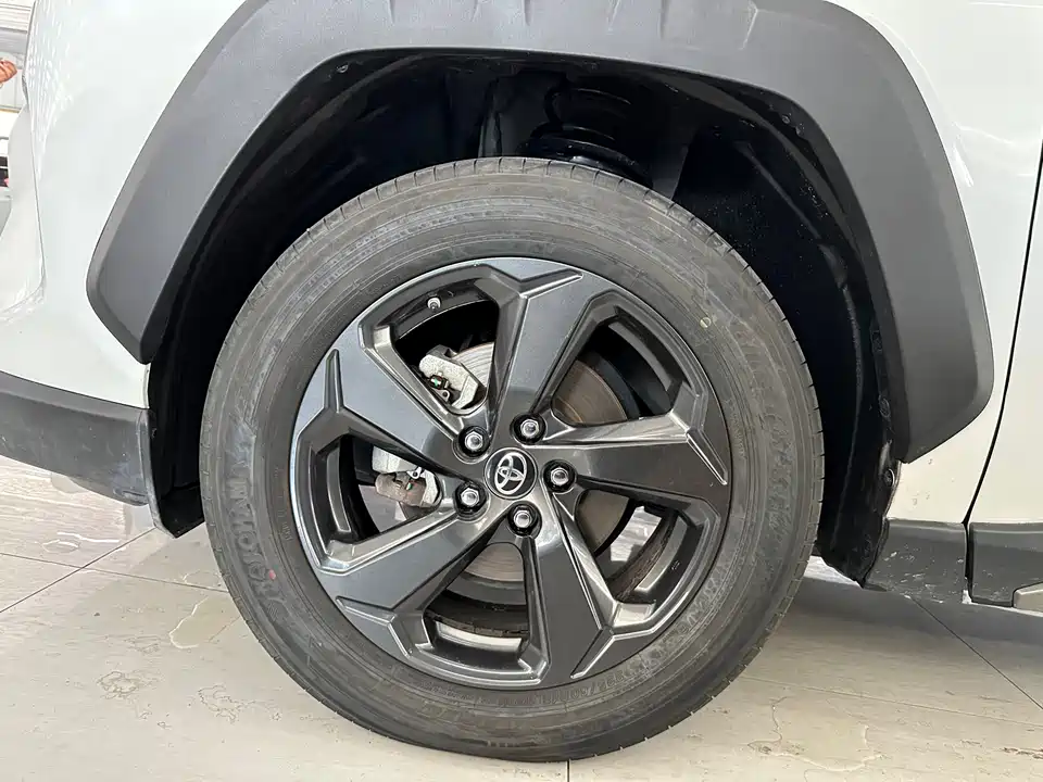 Toyota RAV4 Rongfang