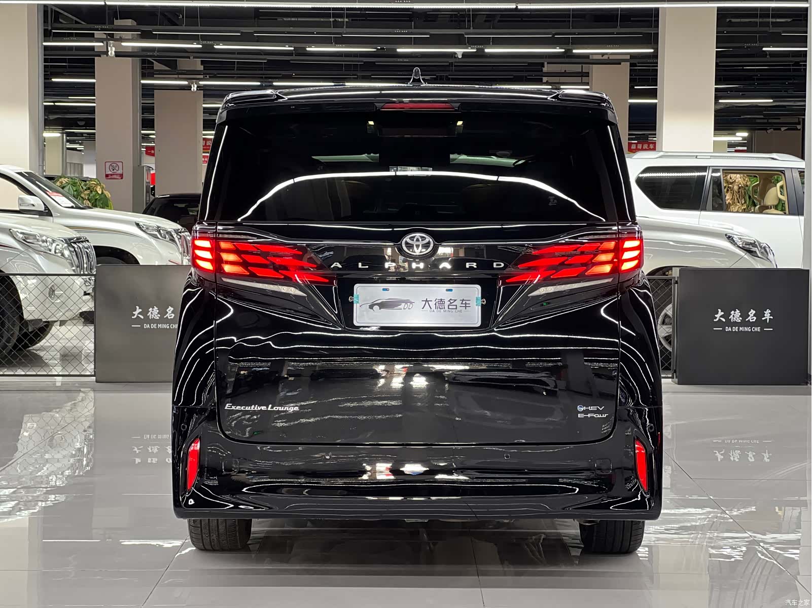 Toyota Alphard, 2024 все фото
