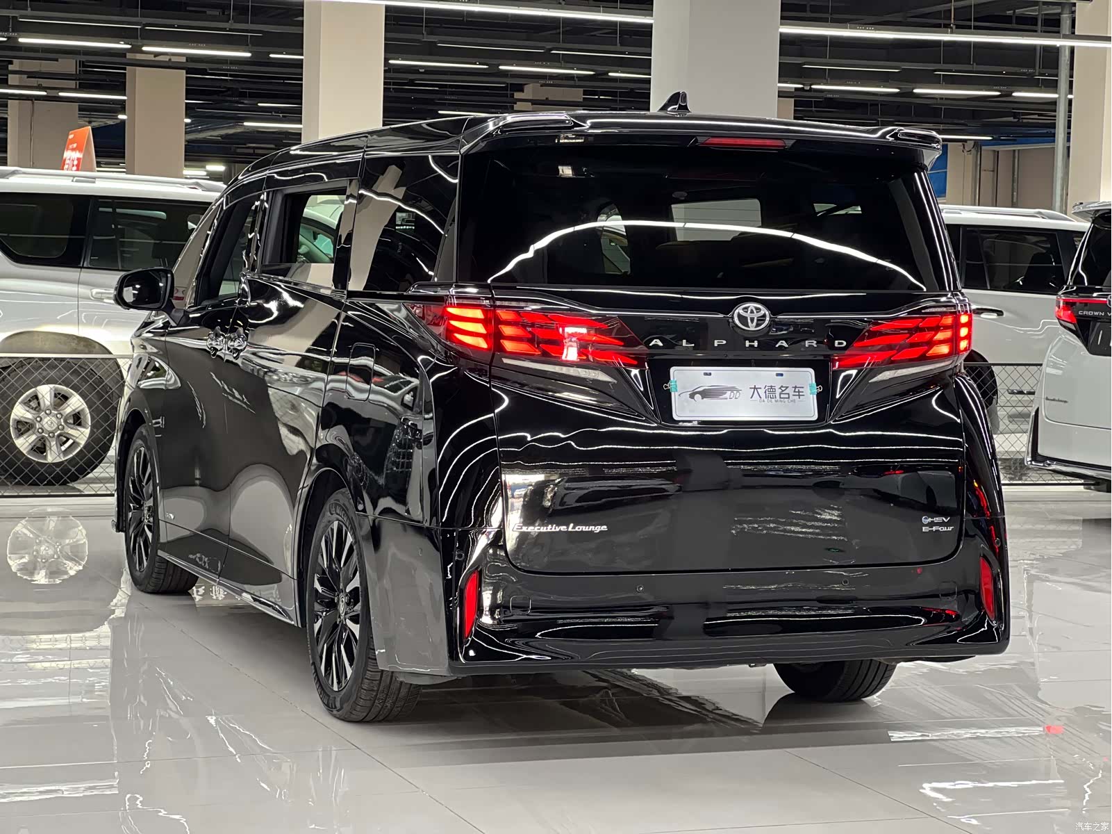 Toyota Alphard, 2024 6