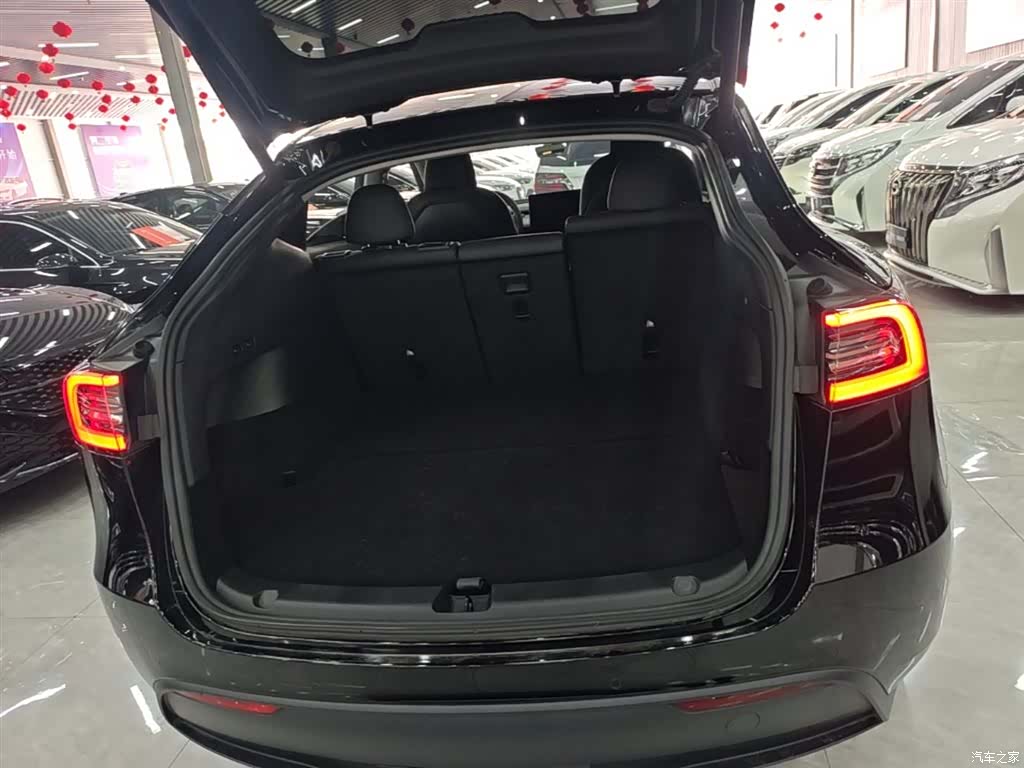 Tesla Model Y, 2023 19