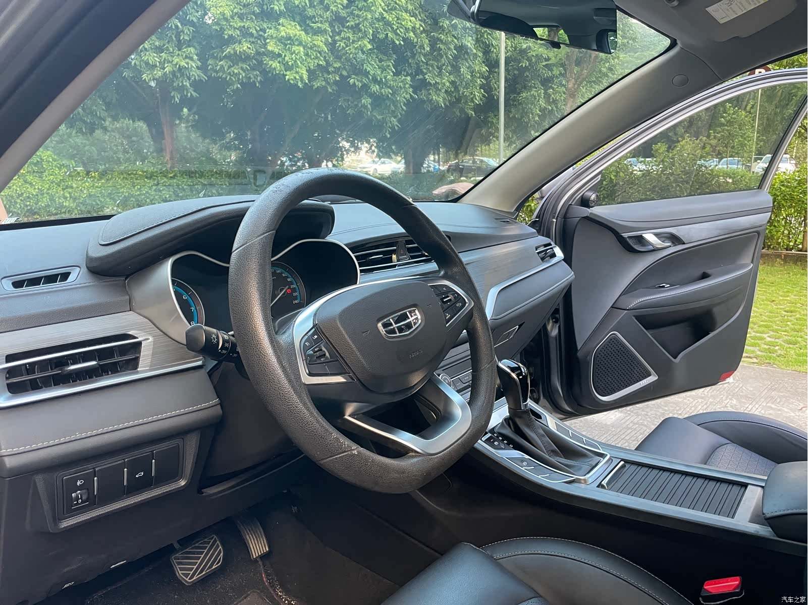 Geely Emgrand, 2022 16