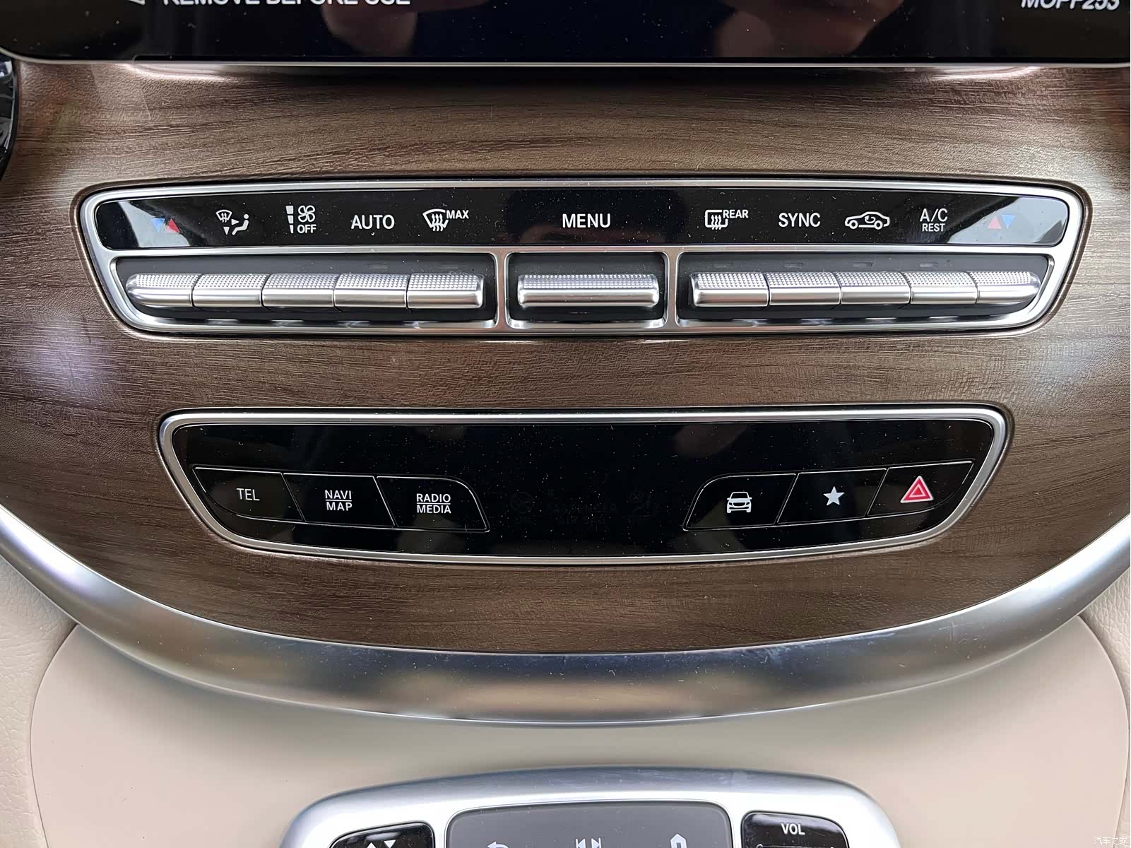 Mercedes-Benz V-Class, 2023 27