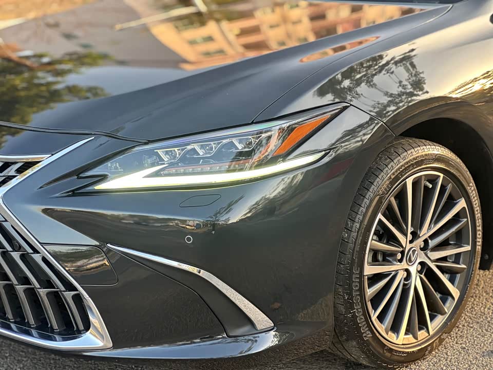 Lexus ES