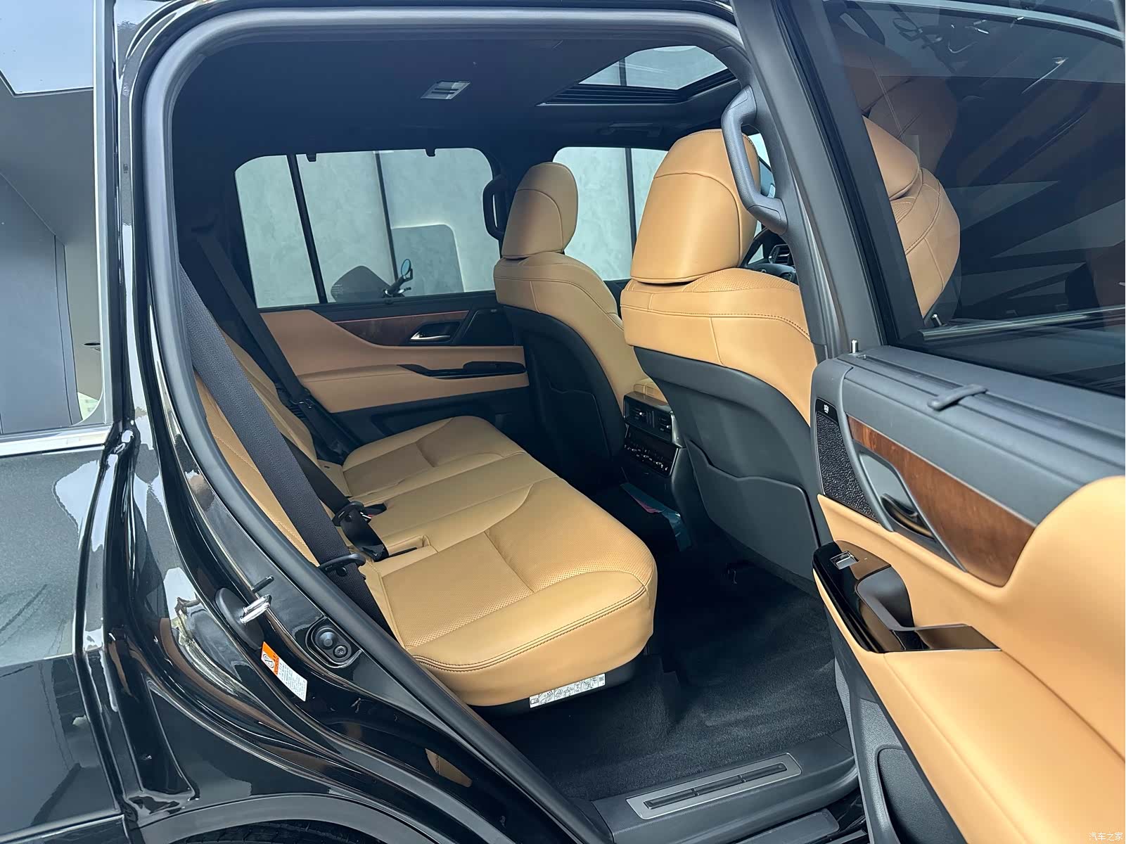 Lexus LX, 2025 14