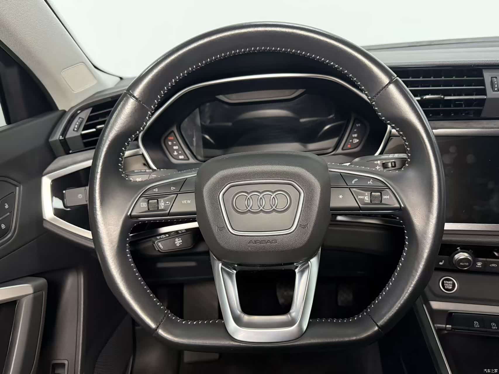 Audi Q3, 2022 10