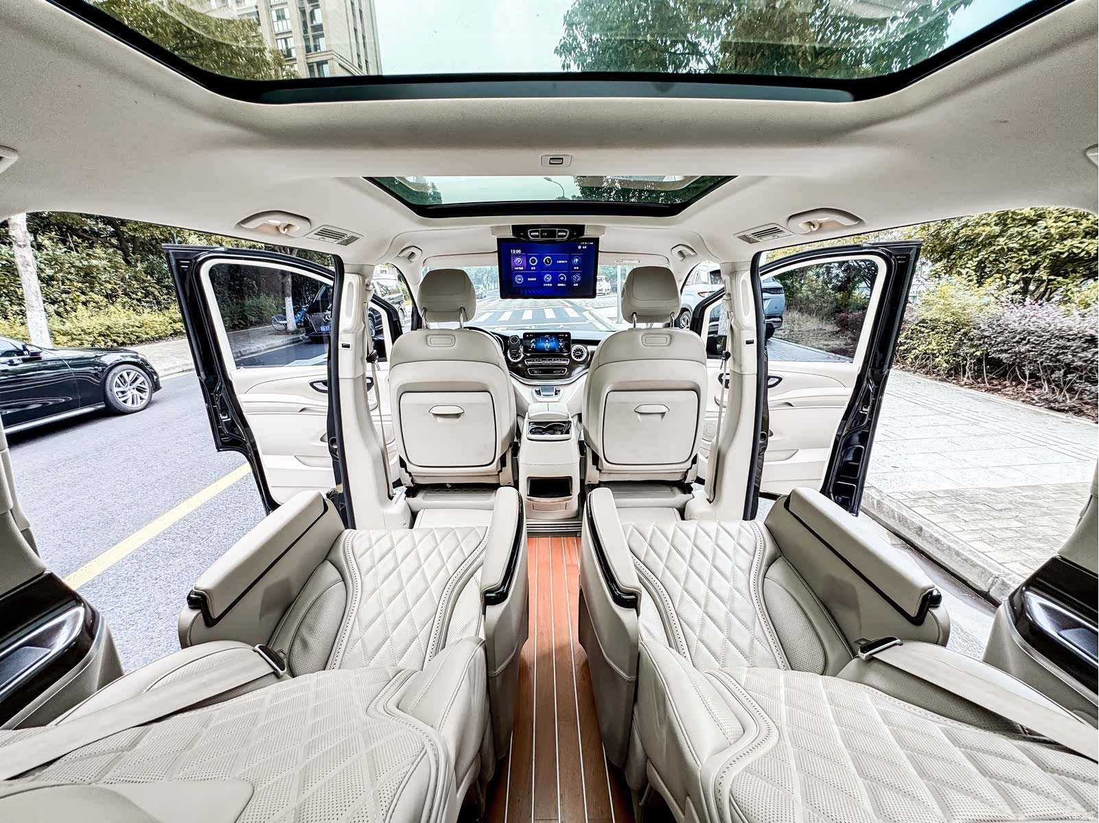 Mercedes-Benz V-Class, 2021 14