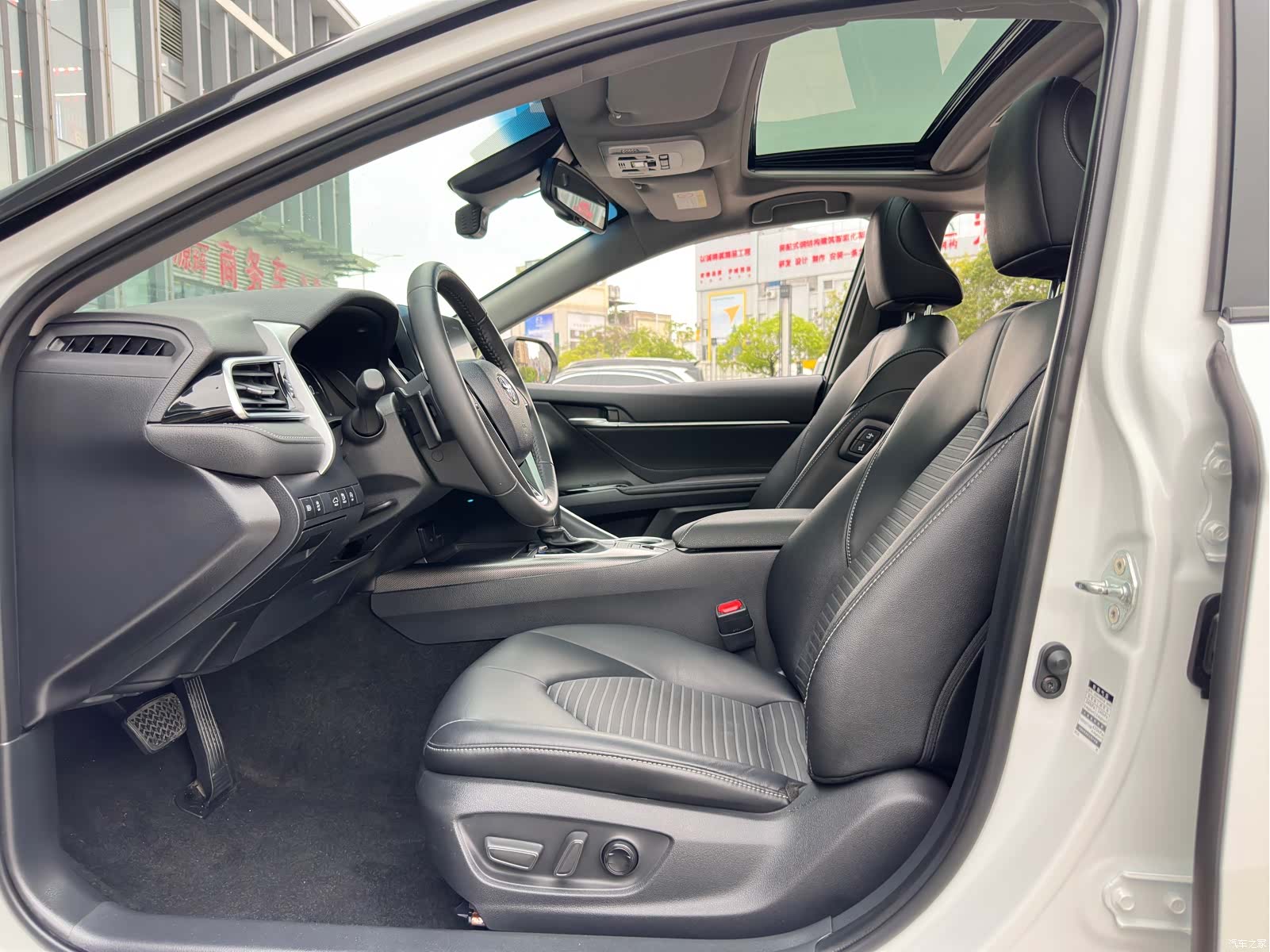 Toyota Camry, 2023 10