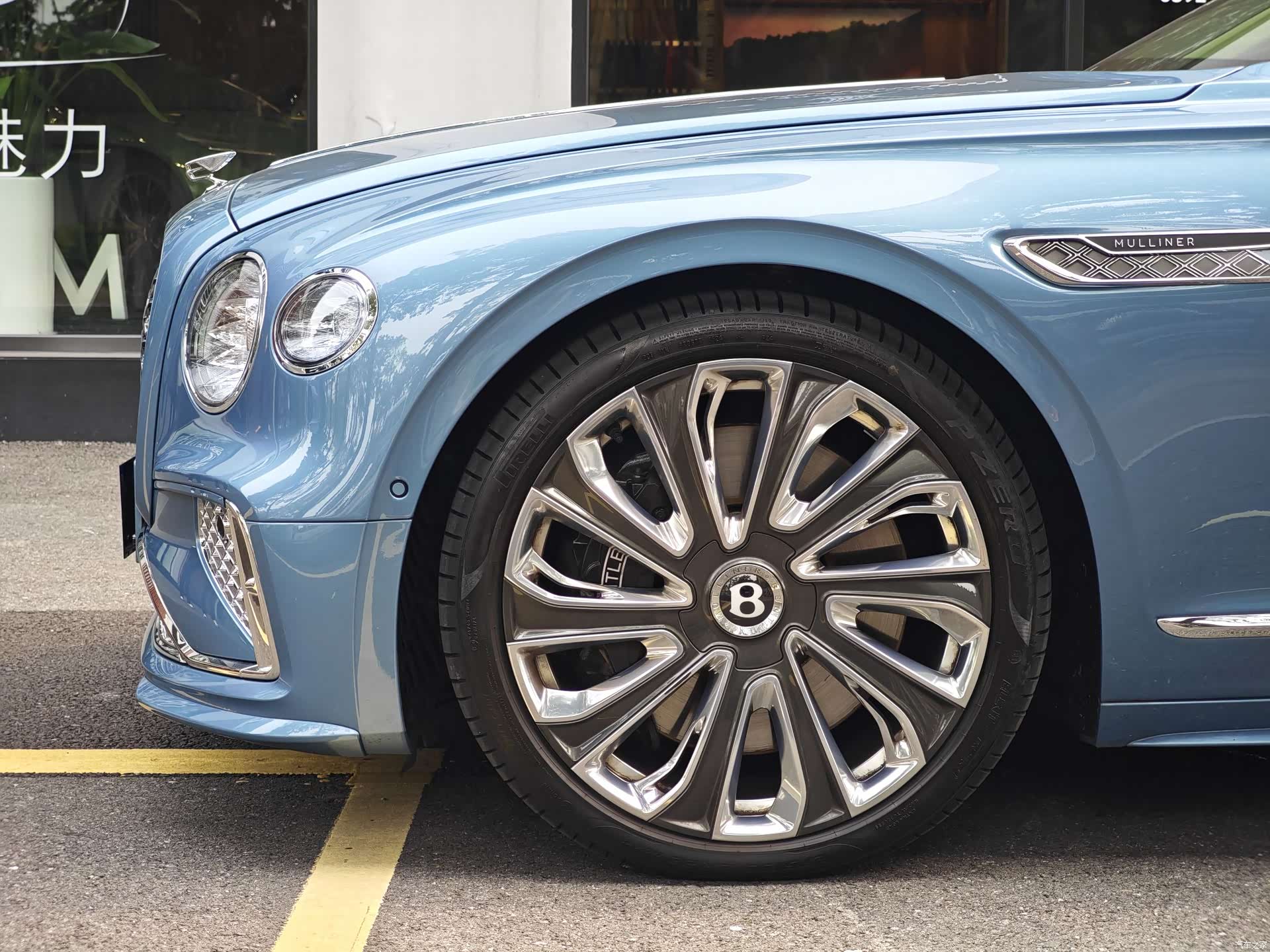 Bentley Flying Spur, 2025 4