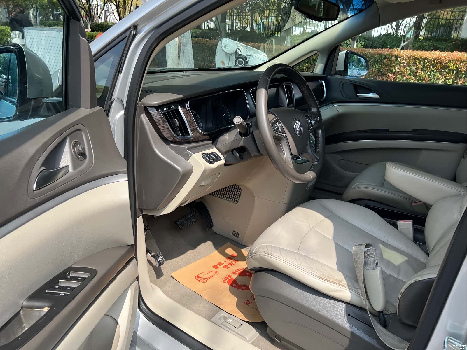 Buick GL8, 2012 8