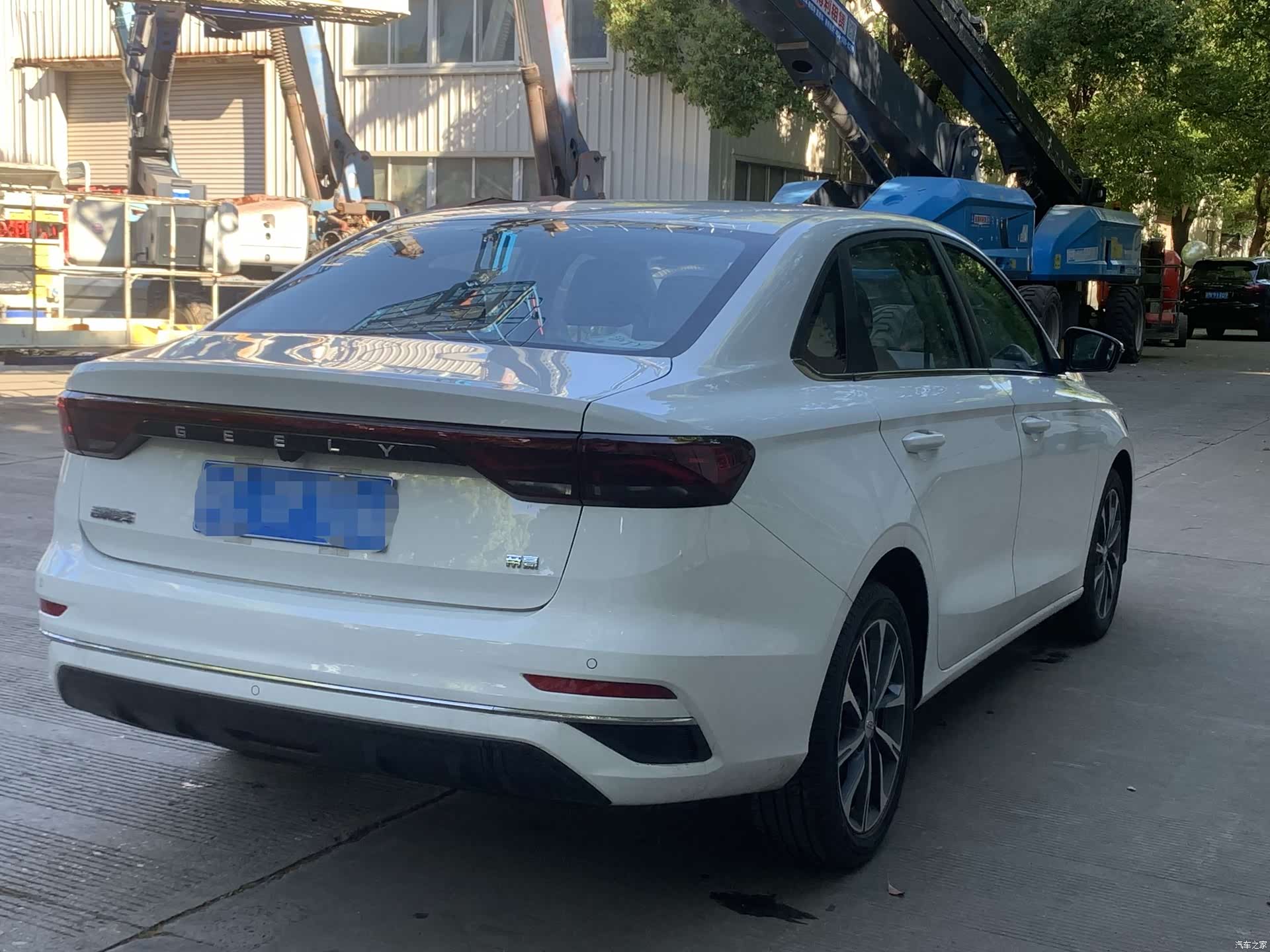 Geely Emgrand, 2025 11