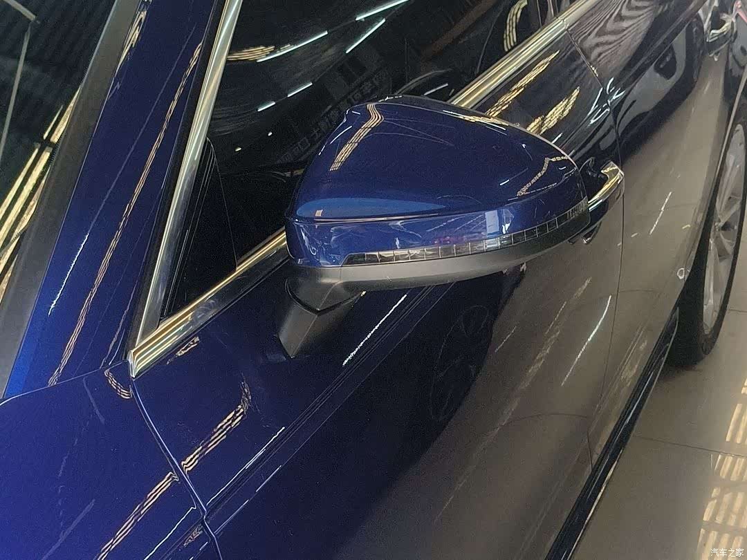 Audi A4L, 2019 все фото