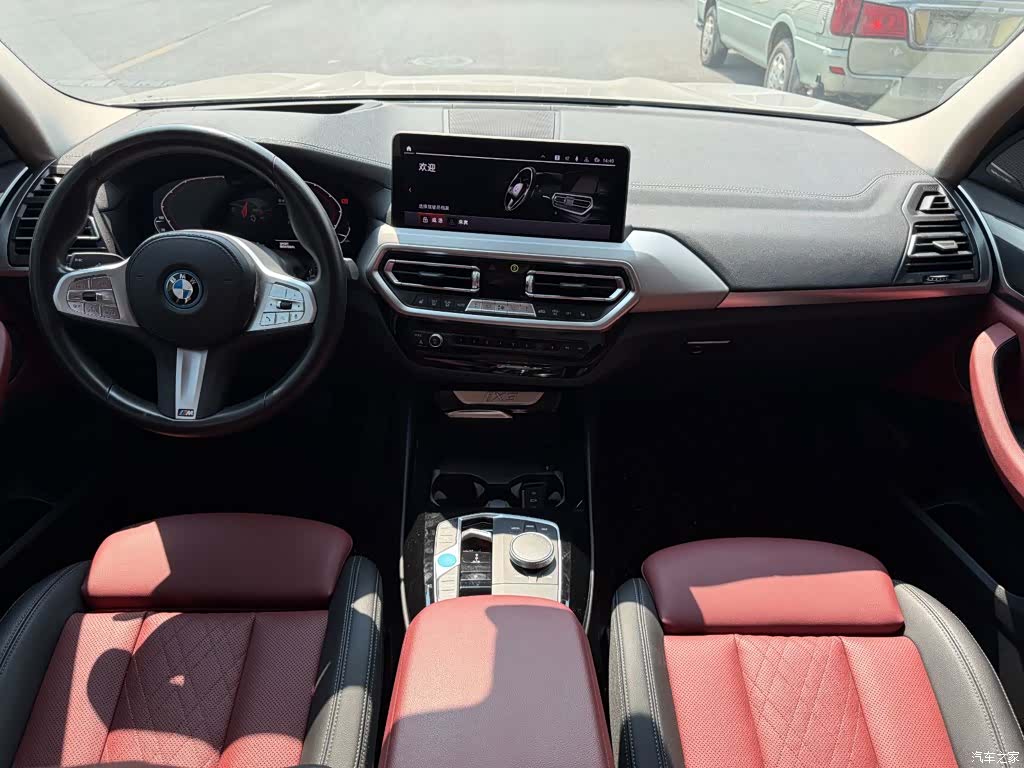 BMW iX3, 2023 все фото