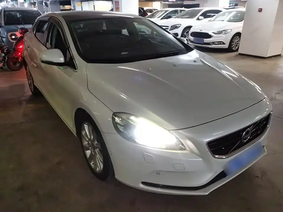 Volvo V40
