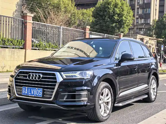 Audi Q7 2017 — купить из Китая под заказ