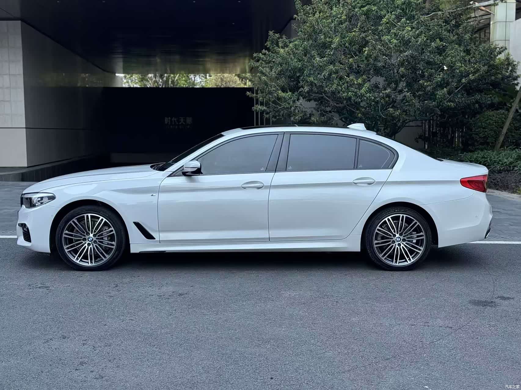 BMW 5 Series, 2019 4