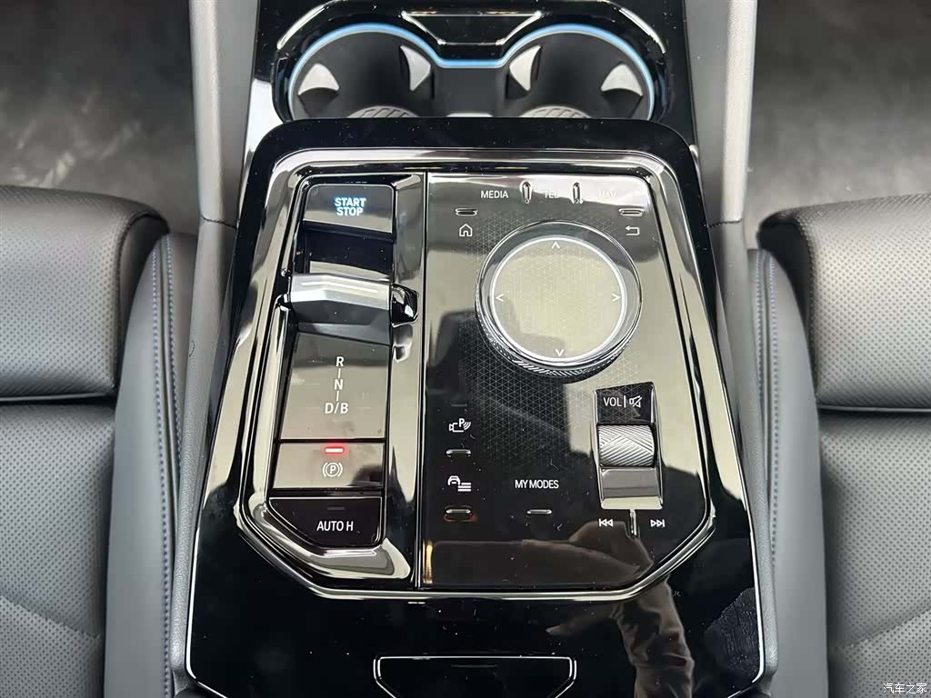 BMW i5, 2026 12