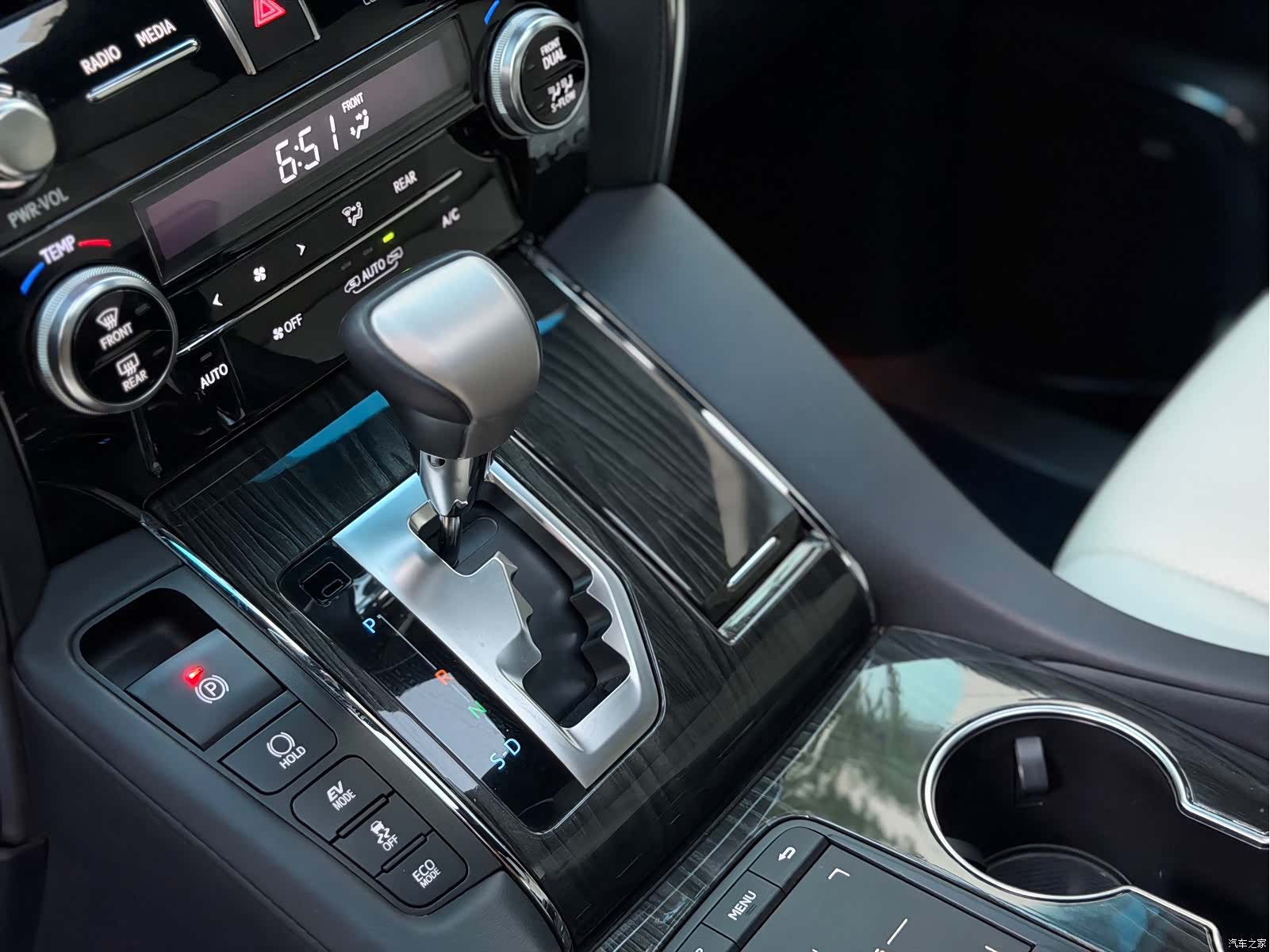 Lexus LM, 2022 19