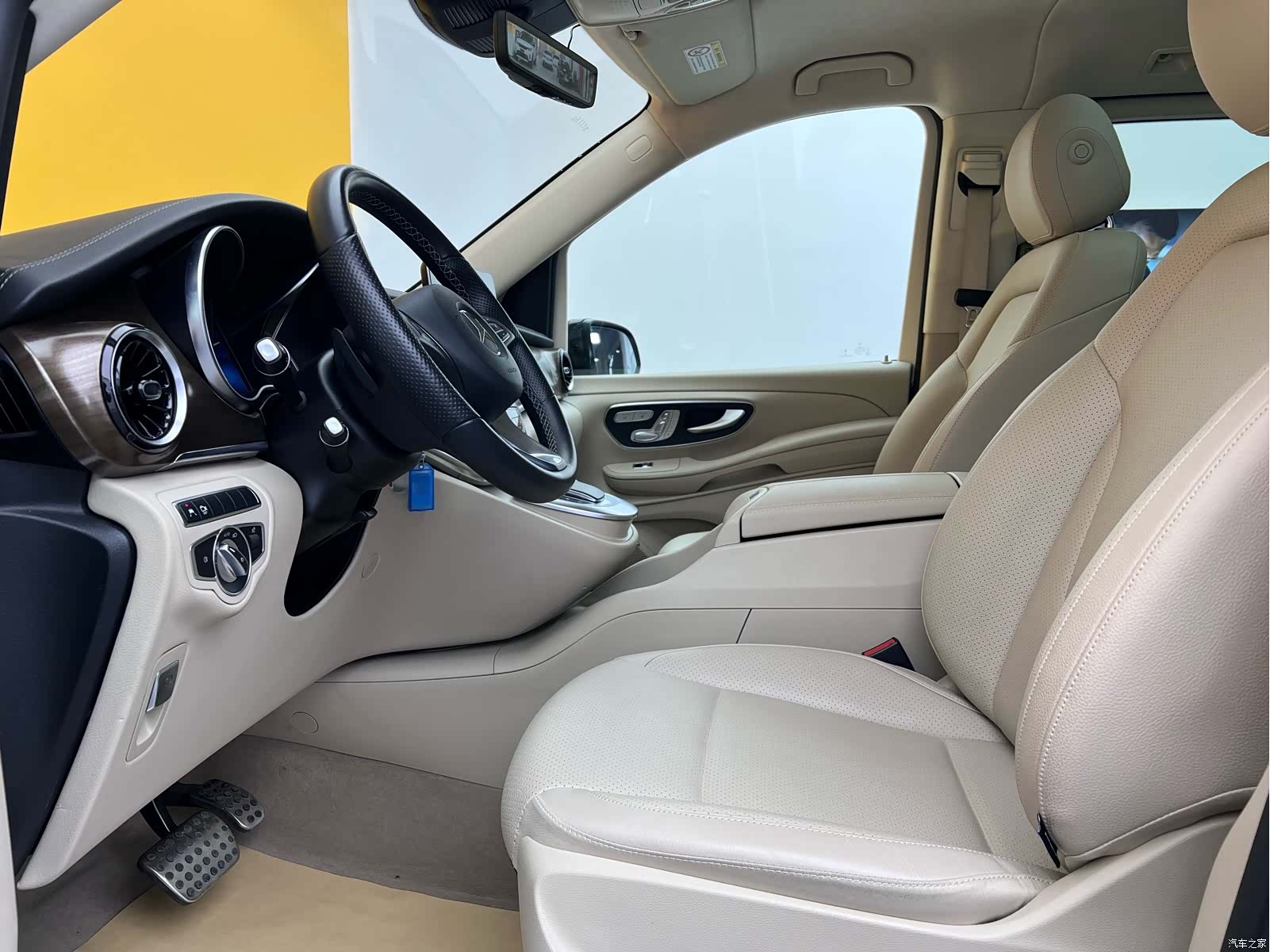 Mercedes-Benz V-Class, 2023 3