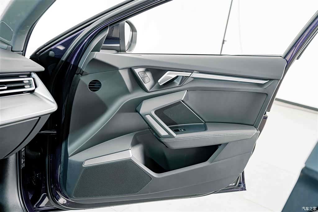 Audi Flying Spur, 2025 12
