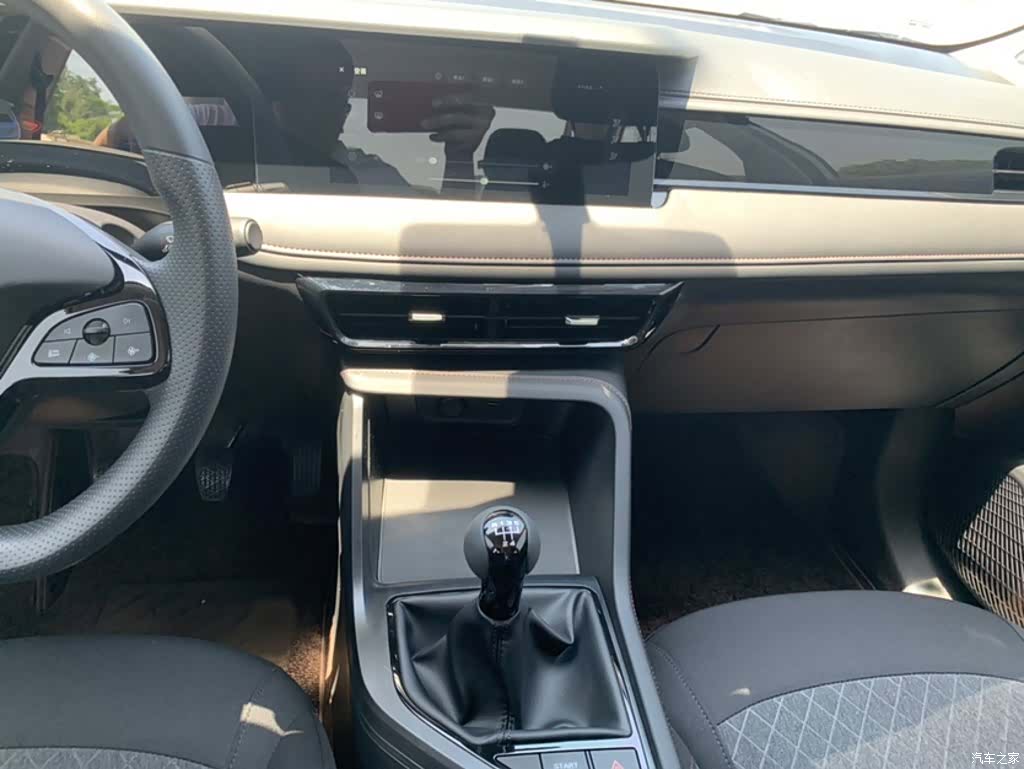 Roewe i5, 2025 12