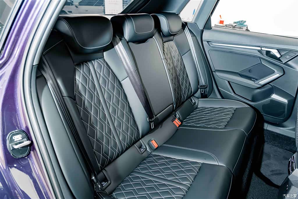 Audi Flying Spur, 2025 19