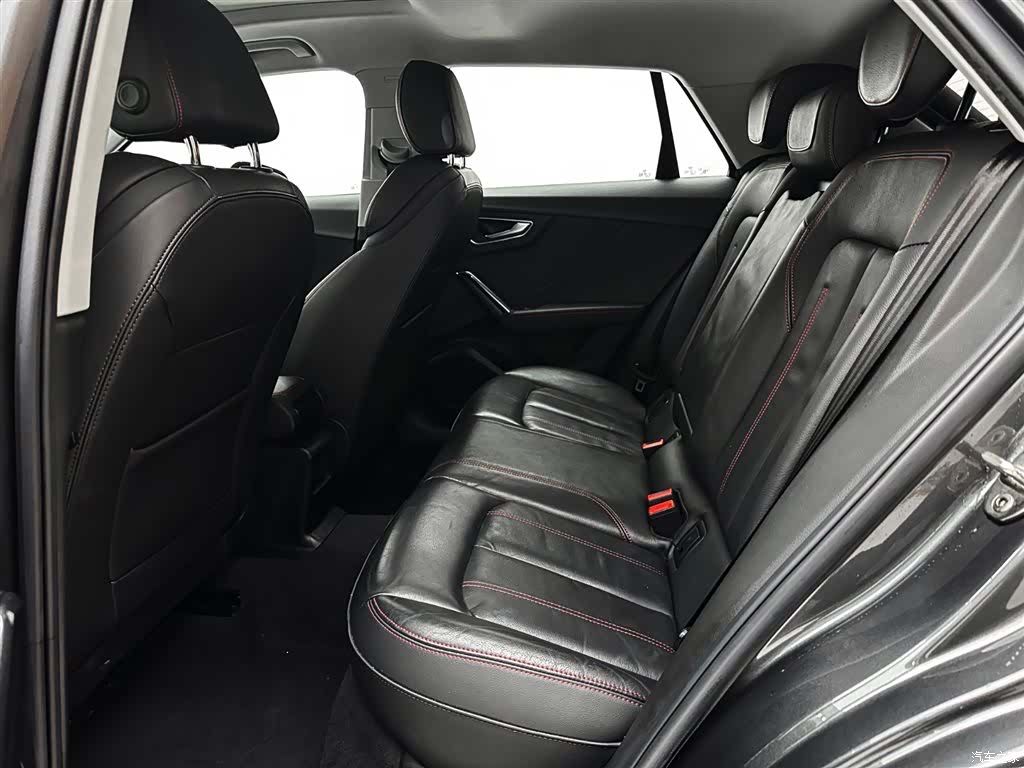 Audi Q2L, 2023 13