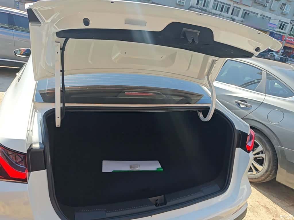 Roewe i5, 2025 10