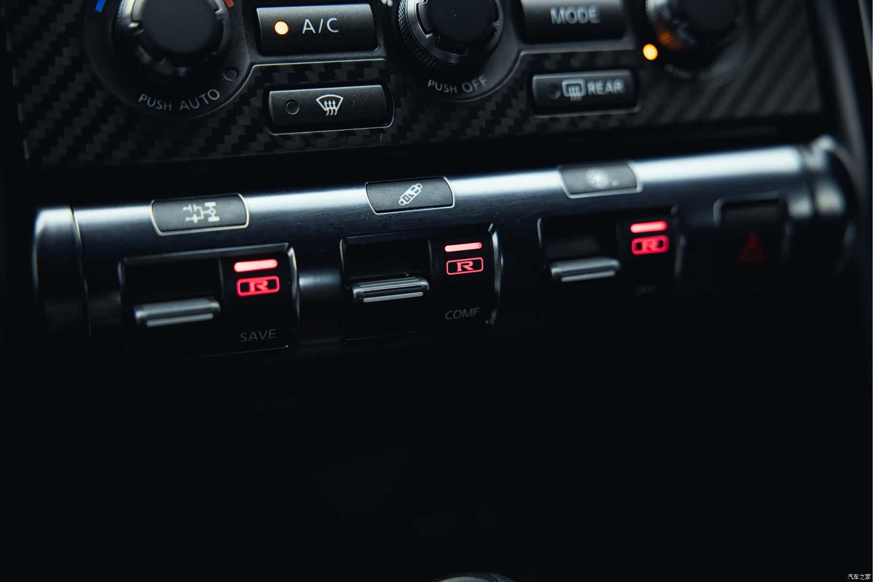 Nissan GT-R, 2011 21