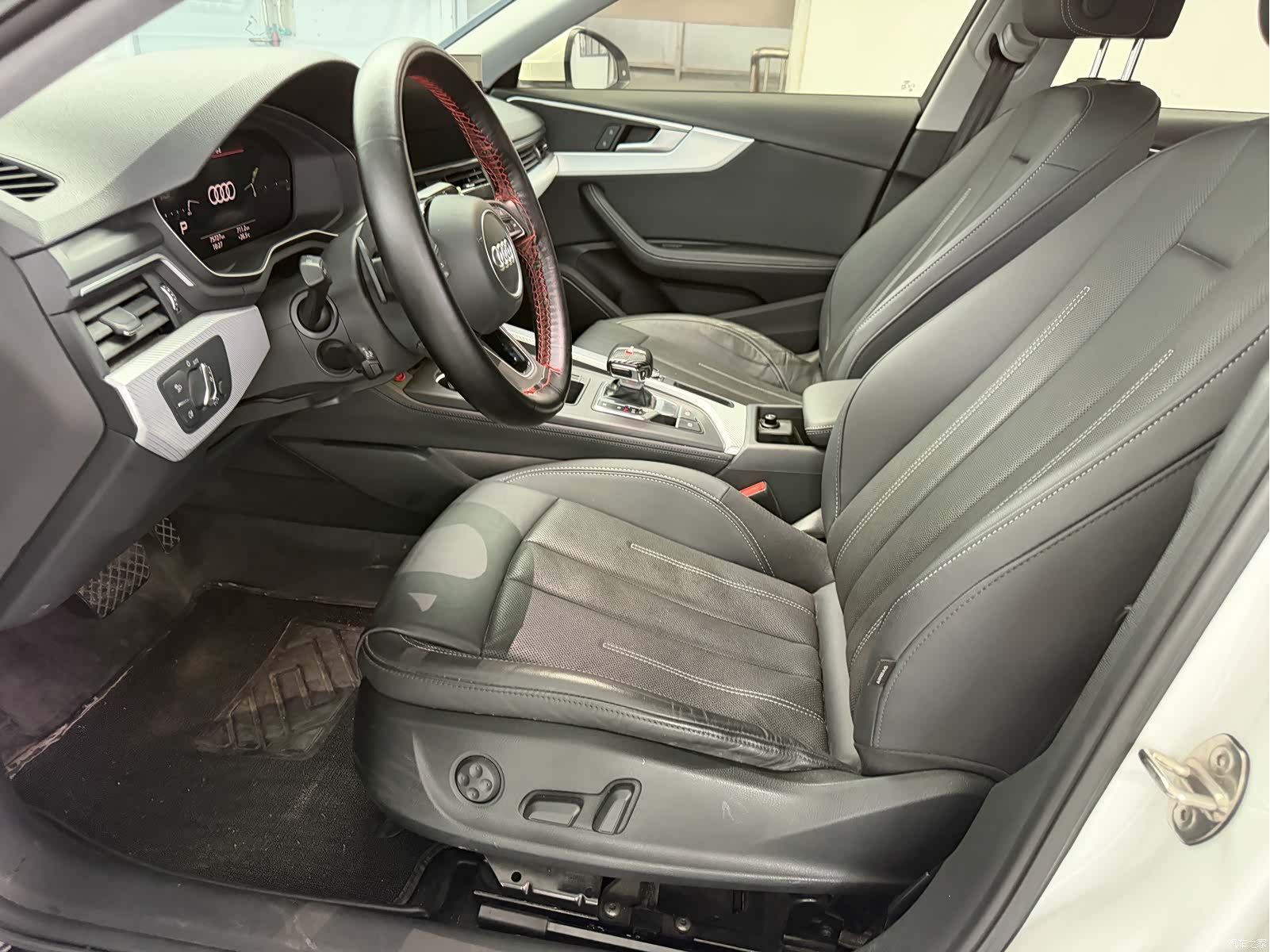 Audi A4L, 2021 все фото