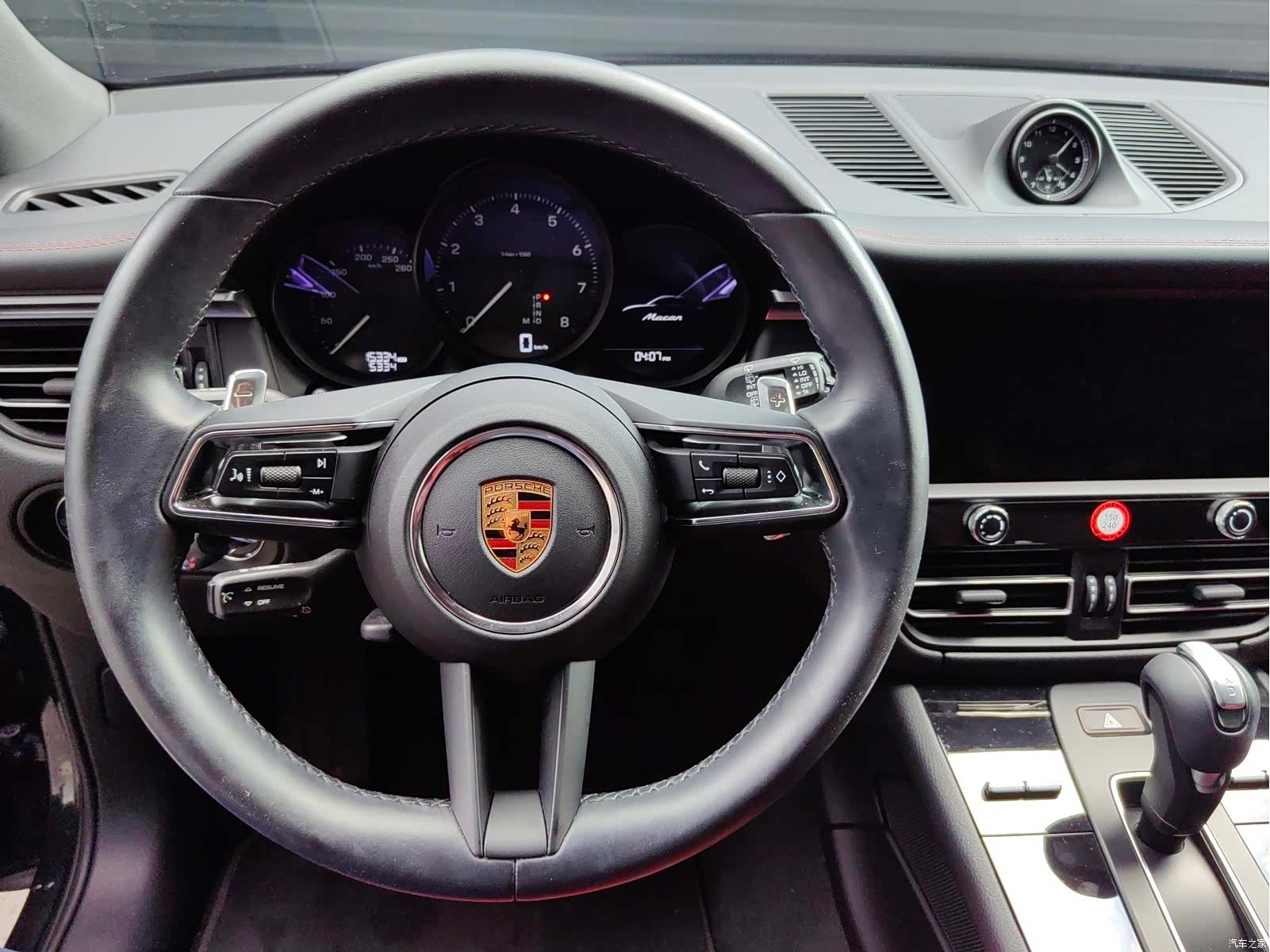 Porsche Macan, 2024 11