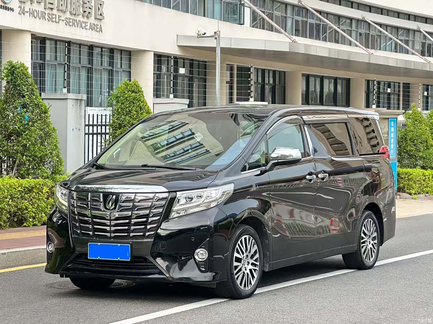 Toyota Alphard, 2018 1