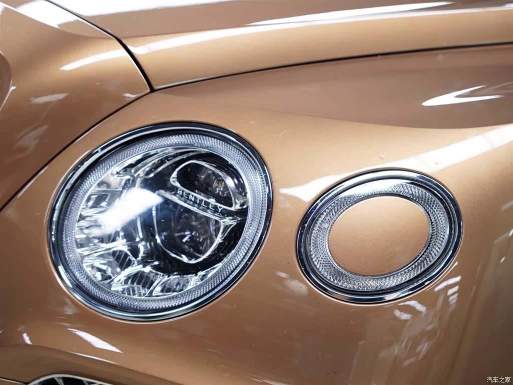 Bentley Bentayga, 2017 15