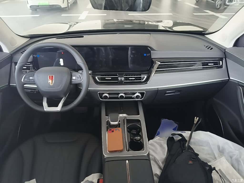 Hongqi HS5, 2026 16