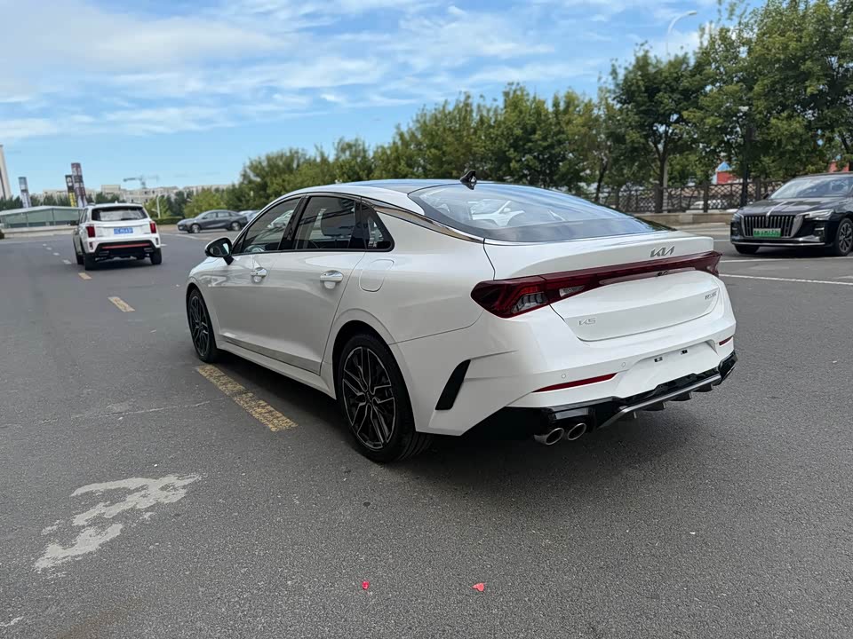 Kia K5 Kia K5