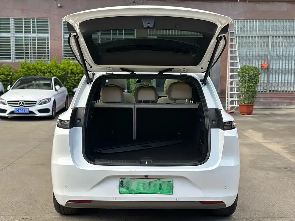 Li Auto Ideal L6
