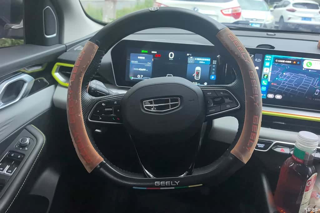 Geely Coolray, 2023 15