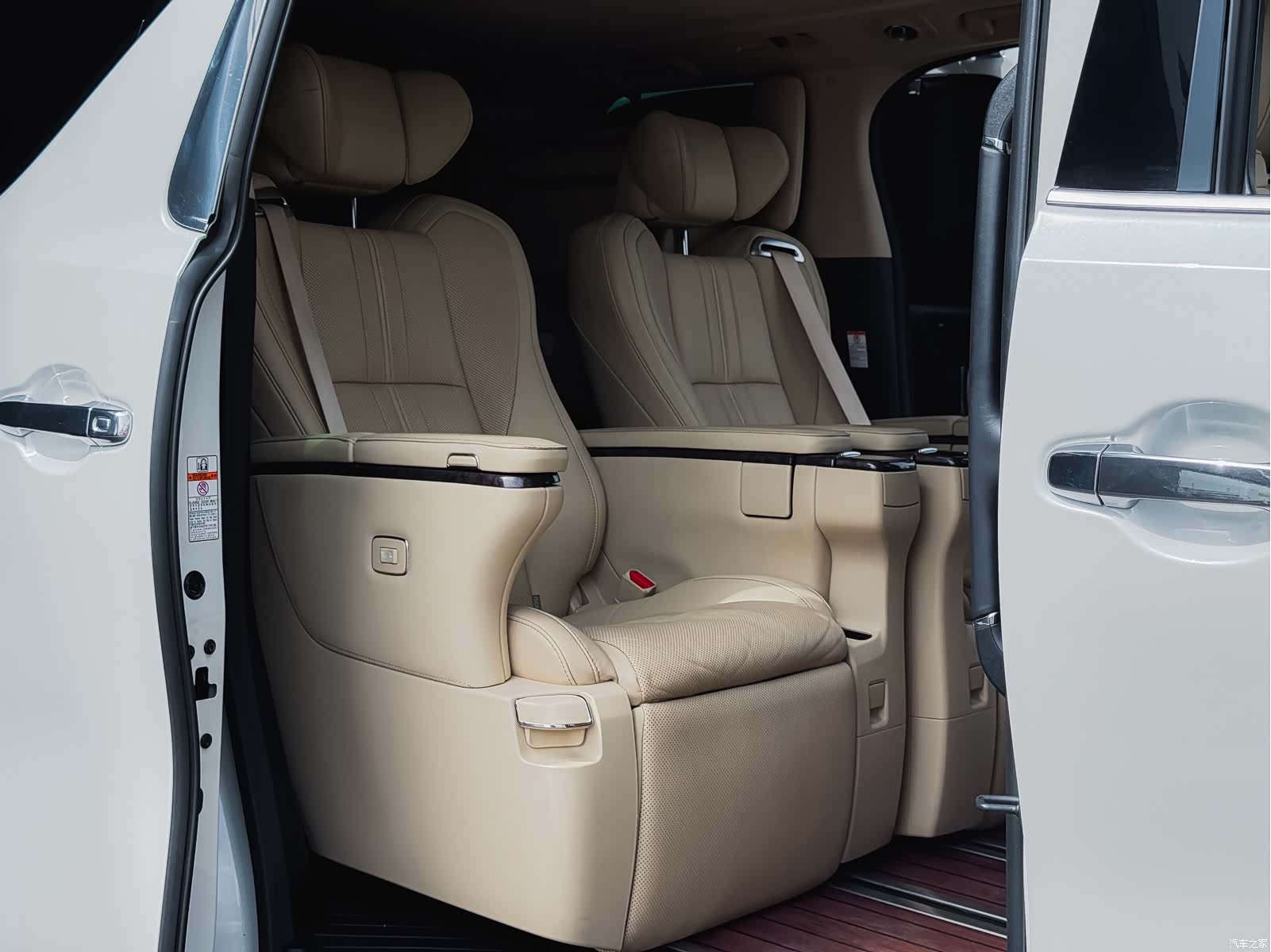 Toyota Alphard, 2019 10