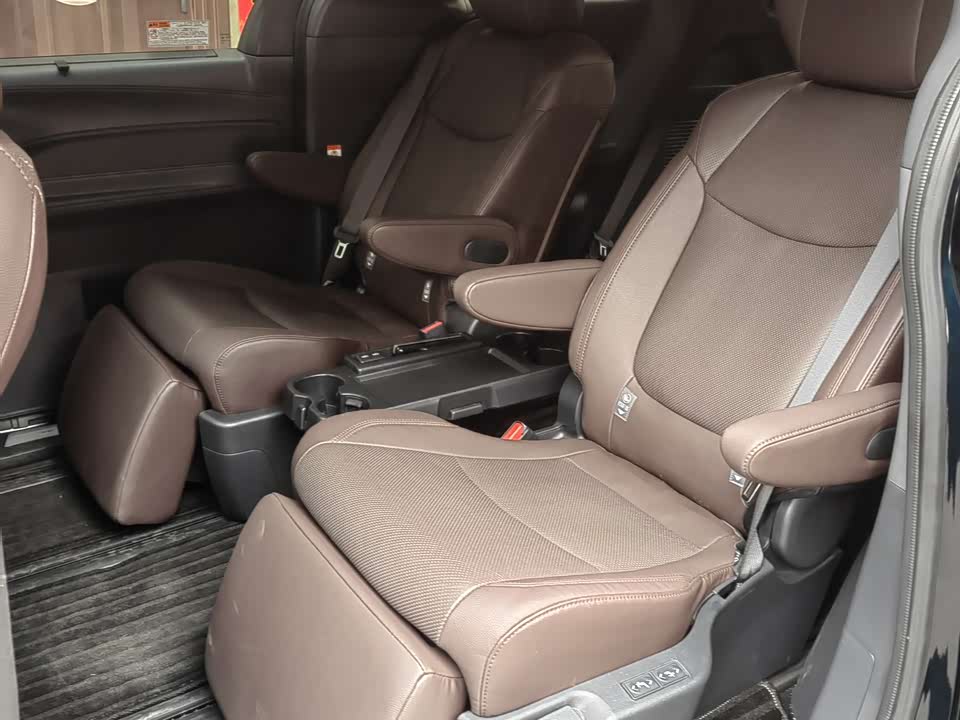 Toyota Grevia Toyota Grevia