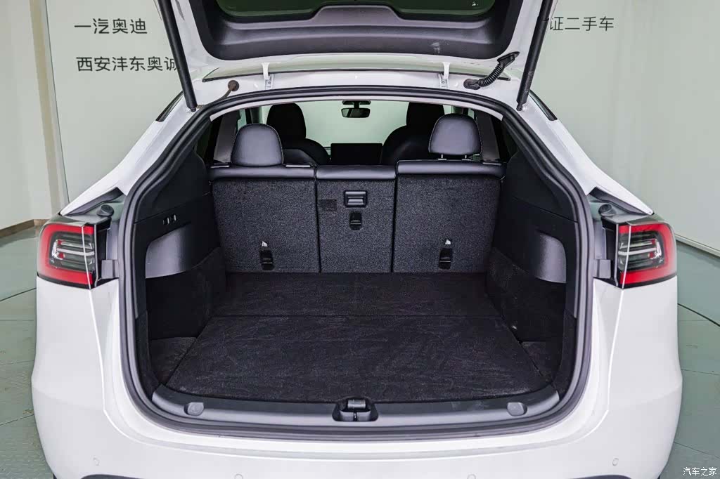 Tesla Model Y, 2022 22