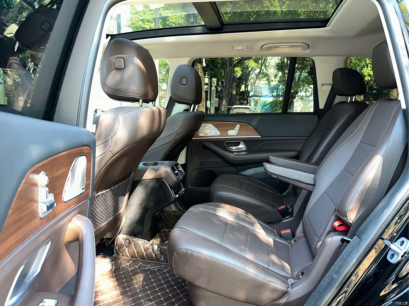 Mercedes-Benz GLS, 2024 10