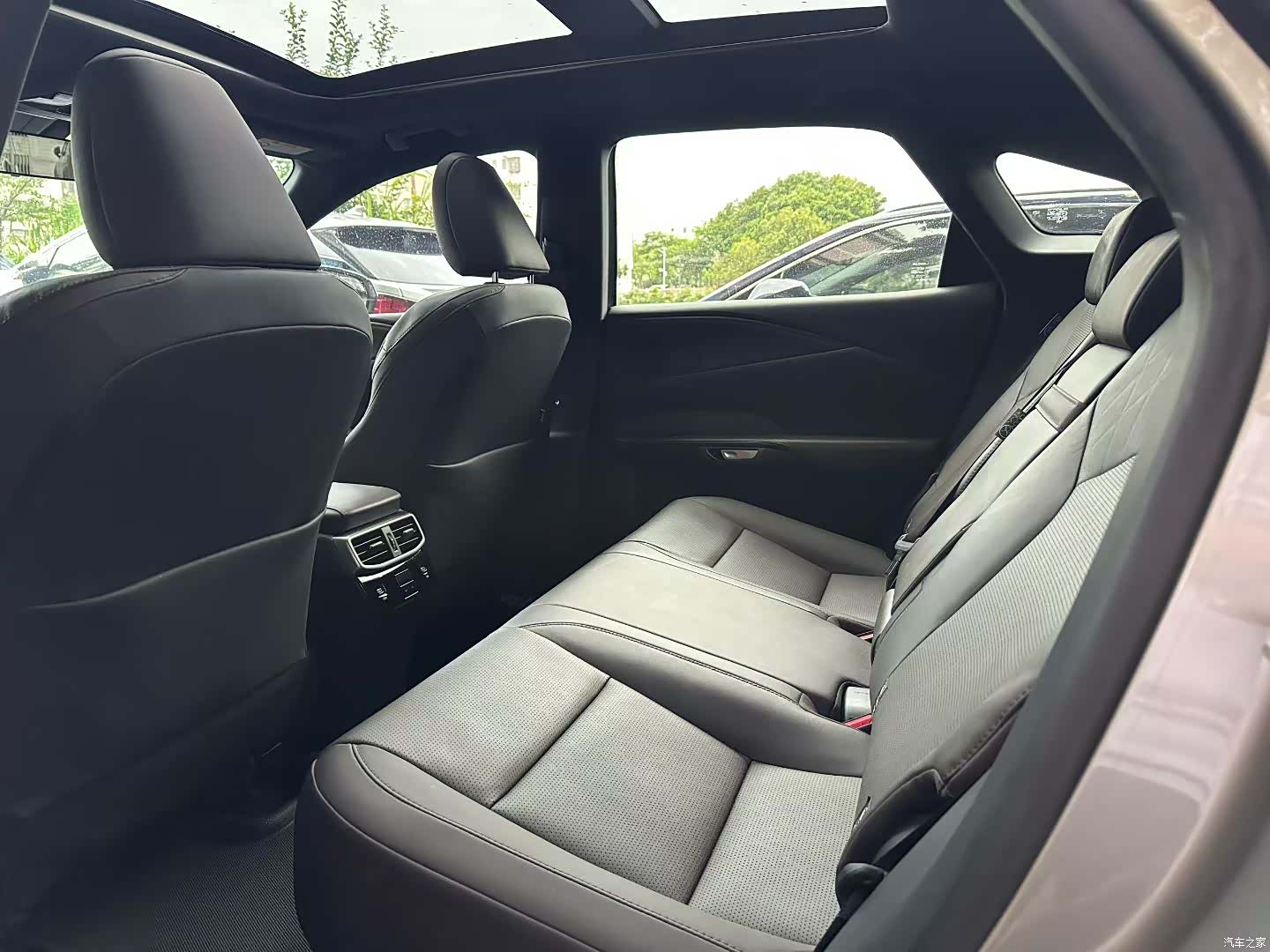 Lexus RX, 2023 все фото